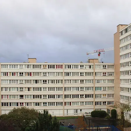 Nice Spacious Nest Close To Paris Apartament
